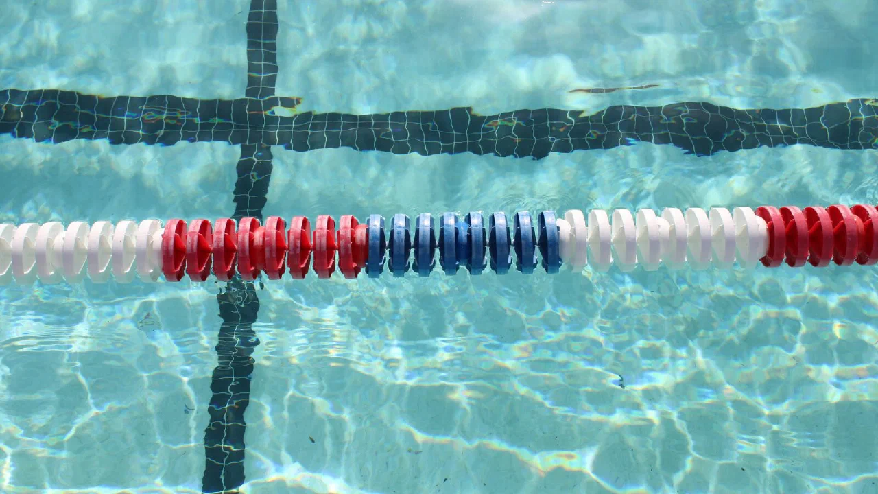 A lane divider rope floating on the surface of a swimming pool